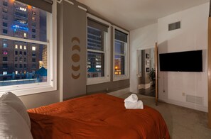 2 habitaciones, escritorio, tabla de planchar con plancha y wifi