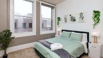 Desk, iron/ironing board, WiFi, bed sheets