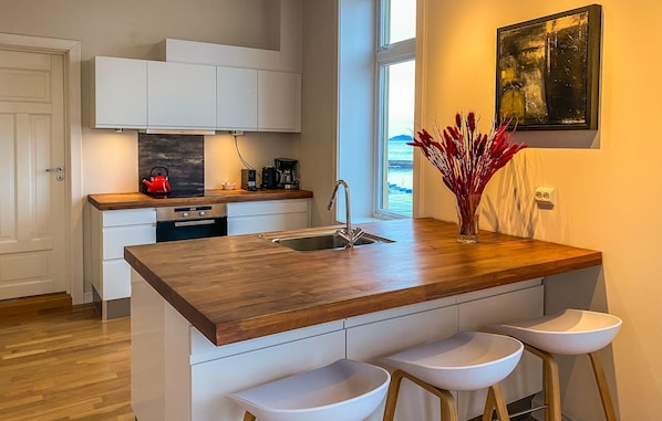 Fridge, dishwasher, coffee/tea maker, cookware/dishes/utensils