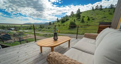Modern Apartment in Livingston with Bird’s Eye View of 3 Mountain Ranges