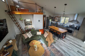 Interior - Modern Apartment in Livingston with Bird’s Eye View of  3 Mountain Ranges (Livingston)