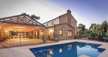 Hahndorf Luxury Retreat 5 Bedrooms for 12 people