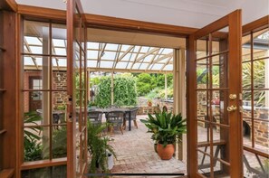 Interior - Hahndorf Luxury Retreat 5 Bedrooms for 12 people (Hahndorf)