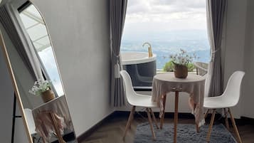 Romantische villa, 1 kingsize bed | Luxe beddengoed, Select Comfort-bedden, individueel gedecoreerd