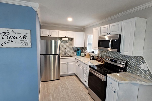 Frigorifero, microonde, forno, piano cottura