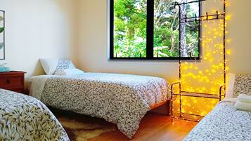 3 bedrooms, desk, iron/ironing board, free WiFi