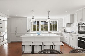 Fridge, microwave, oven, stovetop - Luxury Renovated Home in Town! Fabulous Main Street Address with Private Yard! (Nantucket)