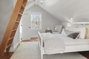 6 bedrooms, desk, iron/ironing board, WiFi