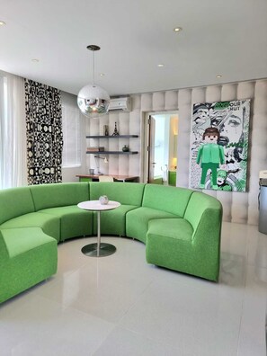 슈피리어 스튜디오 스위트 | 필로우탑 침대, 객실 내 금고, 암막 커튼, 방음 설비