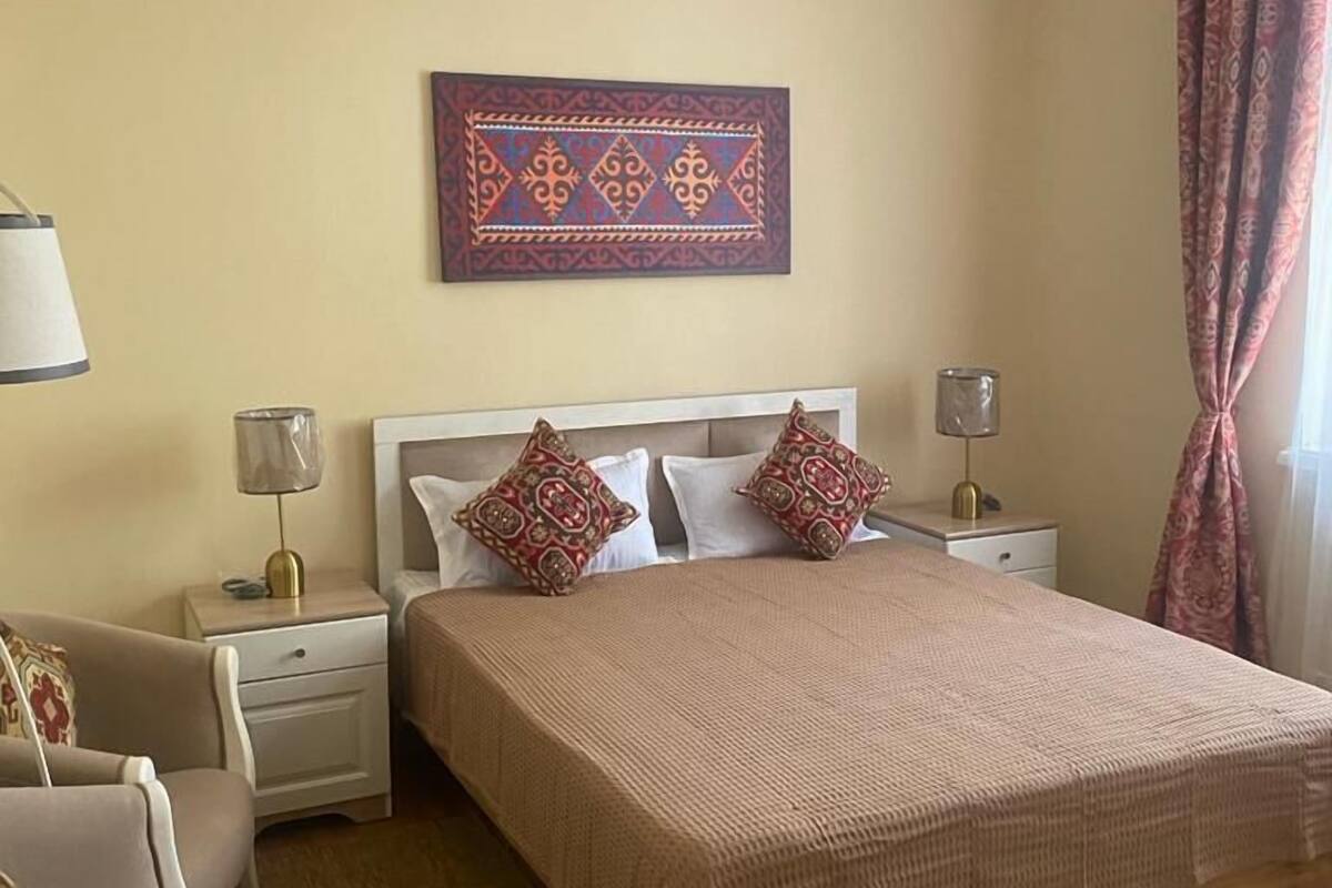 Departamento Deluxe | Cortinas blackout y tabla de planchar con plancha