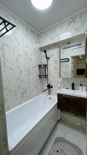 Deluxe Apartment | Bathroom | Slippers - Salamat Apartments (Bishkek)