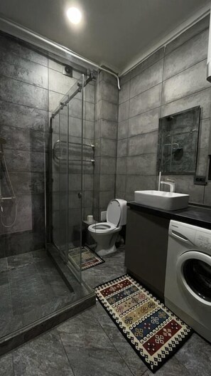 Deluxe Apartment | Bathroom | Slippers
