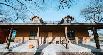 Hidden Gem Luxury Cabin nestled in Gruene