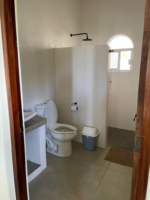 Luxury Apartment, 2 Bedrooms, 2 Bathrooms, Pool View | Bathroom - Casa de las Aves (Puerto Escondido)