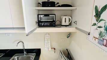 Estúdio empresarial | Cozinha privada | Geladeira grande, micro-ondas, fogão, cooktop