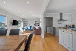 Dining - Safety Beach House with Pool (Safety Beach)