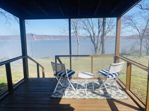 Terrace/patio - Beautiful Lakeview House Family Friendly Couples Retreat Private Swim/Boat Dock (Grove)