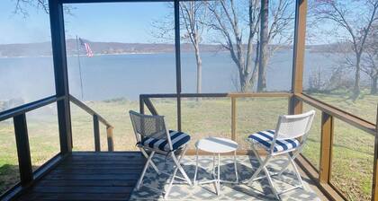 Beautiful Lakeview House Family Friendly Couples Retreat Private Swim/Boat Dock