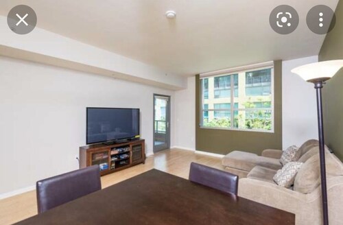 Discover Urban Elegance: Stylish Haven in San Diego's Vibrant Gaslamp Quarter!