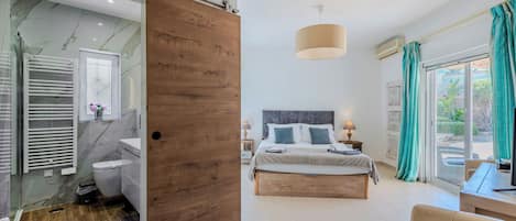 3 bedrooms, desk, iron/ironing board, WiFi