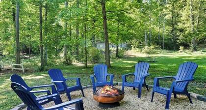 Paddleboards Kayaks Private Lake Access 3 BR Sleeps 6 King Beds