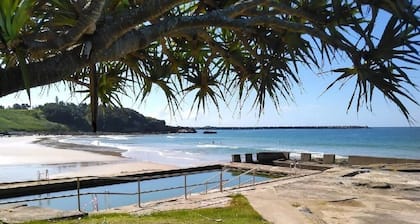 Amblesea: a five minute walk to beaches and town. Located on Yamba hill.