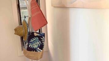 Doccia, asciugacapelli, asciugamani, sapone