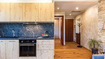 Réfrigérateur, four, lave-vaisselle