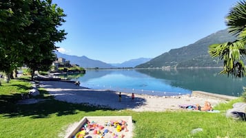 Una spiaggia nelle vicinanze