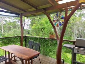 Outdoor dining - Cozy Orange Cottage. (Elands)