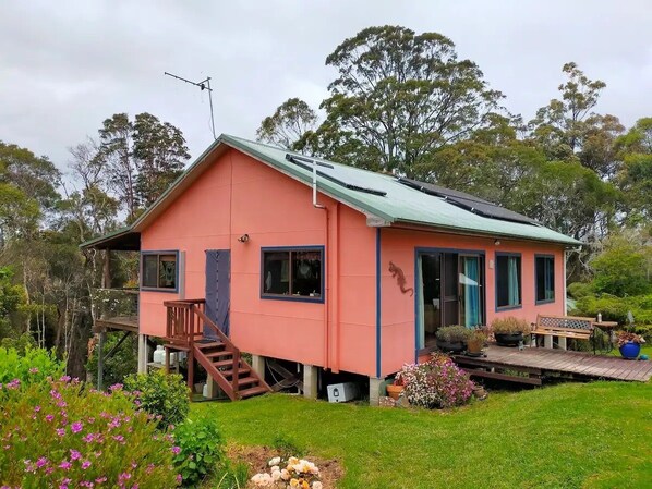 Exterior - Cozy Orange Cottage. (Elands)