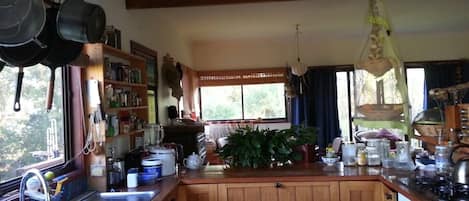 Fridge, oven, stovetop, coffee/tea maker