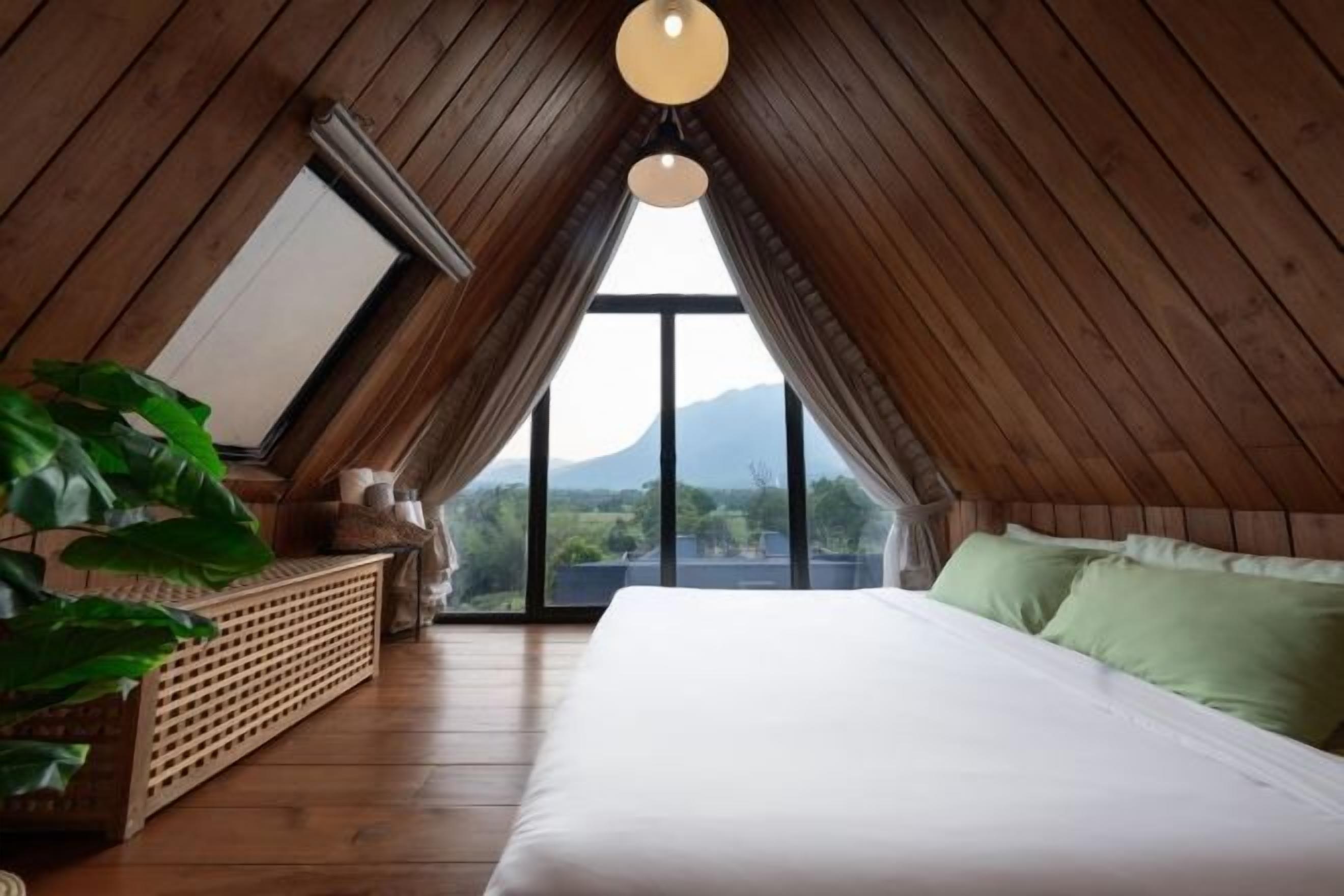 Minibar, individually decorated, individually furnished, desk