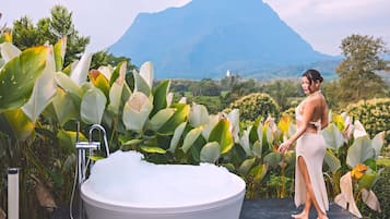 مغطس/حوض استحمام عميق