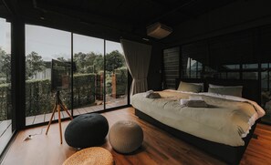 Minibar, individuell inredning, unika möbler och skrivbord