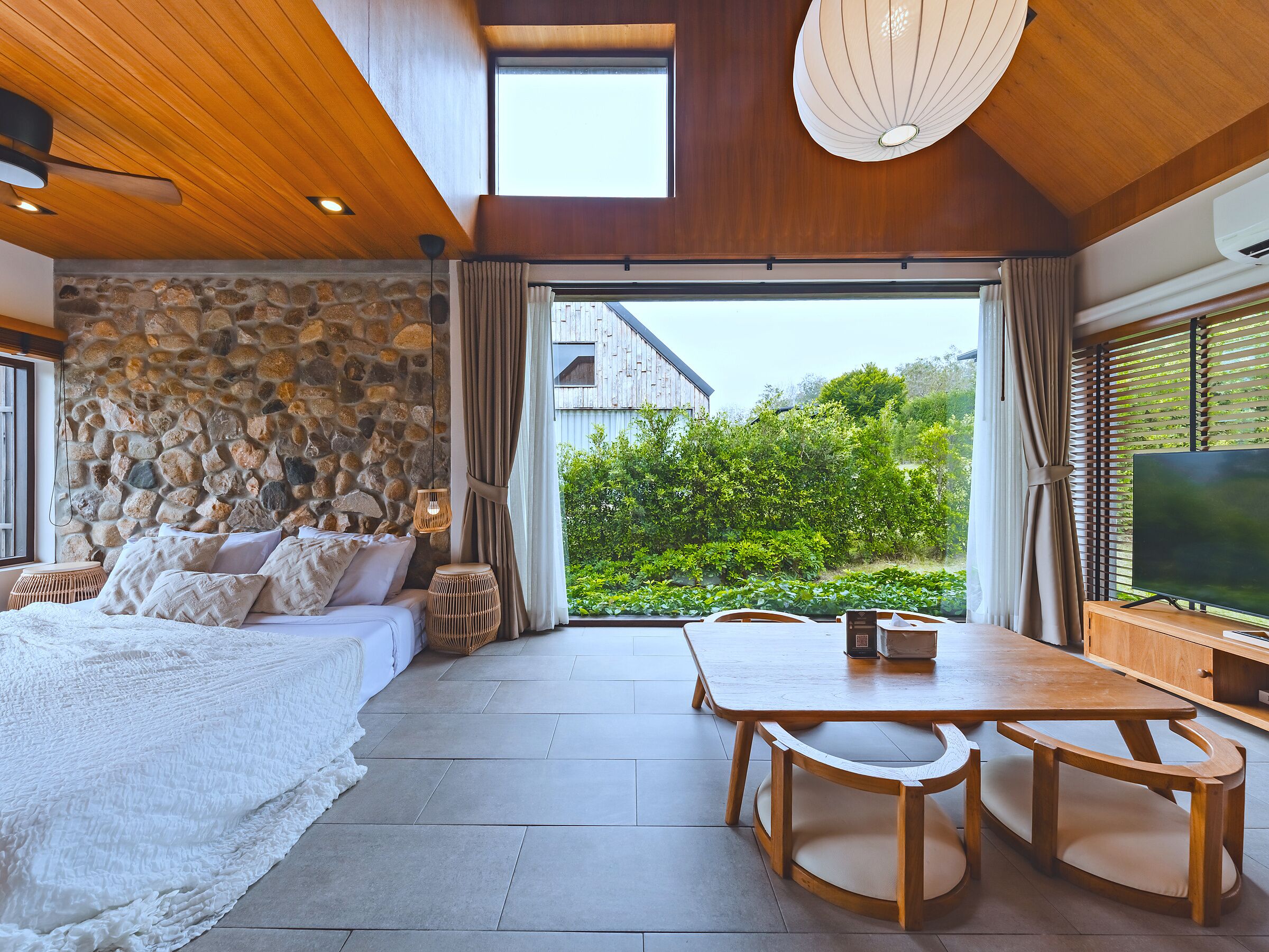 Gallery G4 | Frigobar, cortinas blackout, Wi-Fi de cortesia, roupa de cama