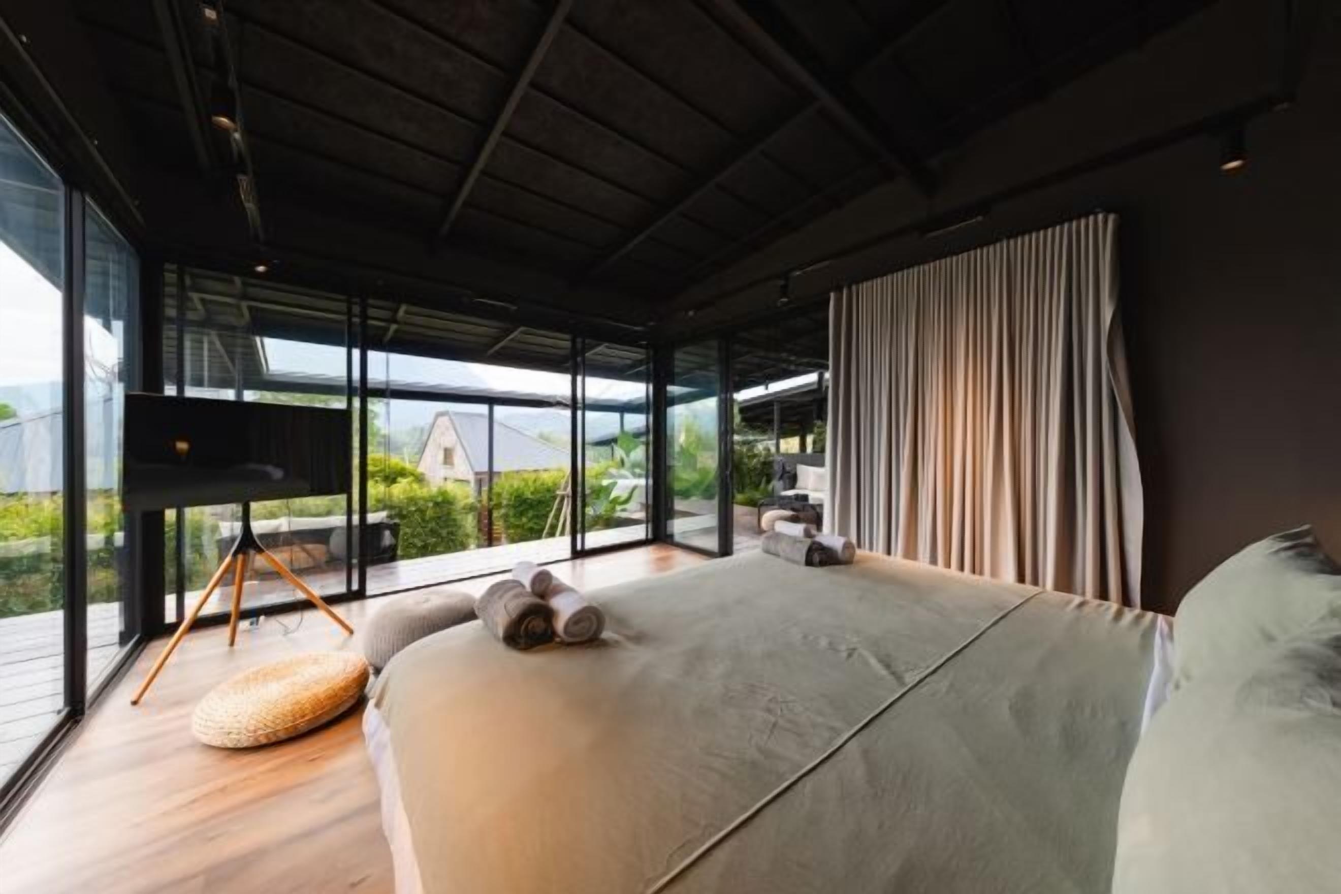 Minibar, individually decorated, individually furnished, desk