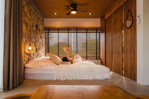 Gallery G3 | Minibar, individually decorated, individually furnished, blackout drapes