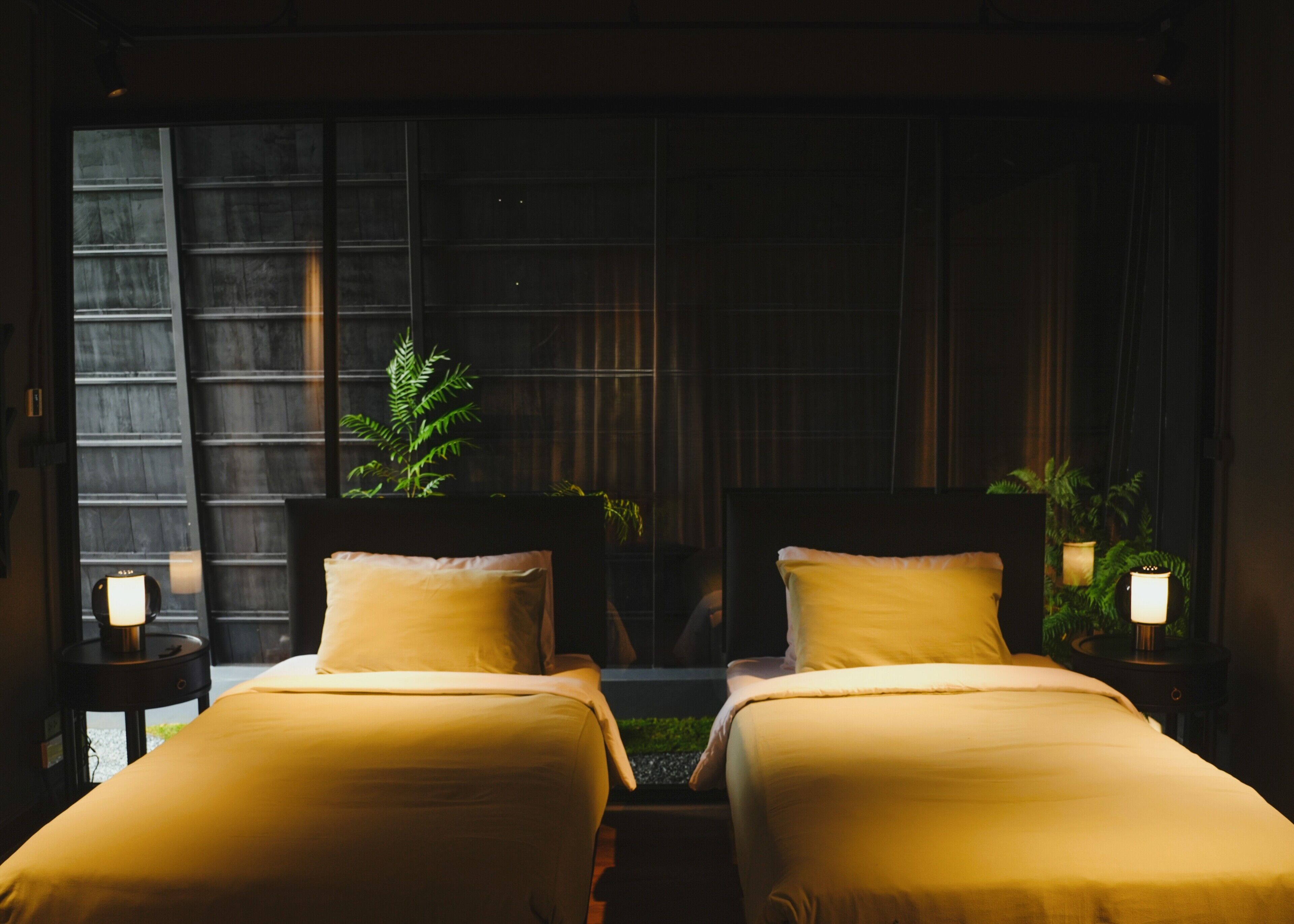 Minibar, individually decorated, individually furnished, desk