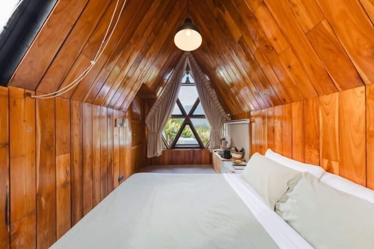 Minibar, individually decorated, individually furnished, desk