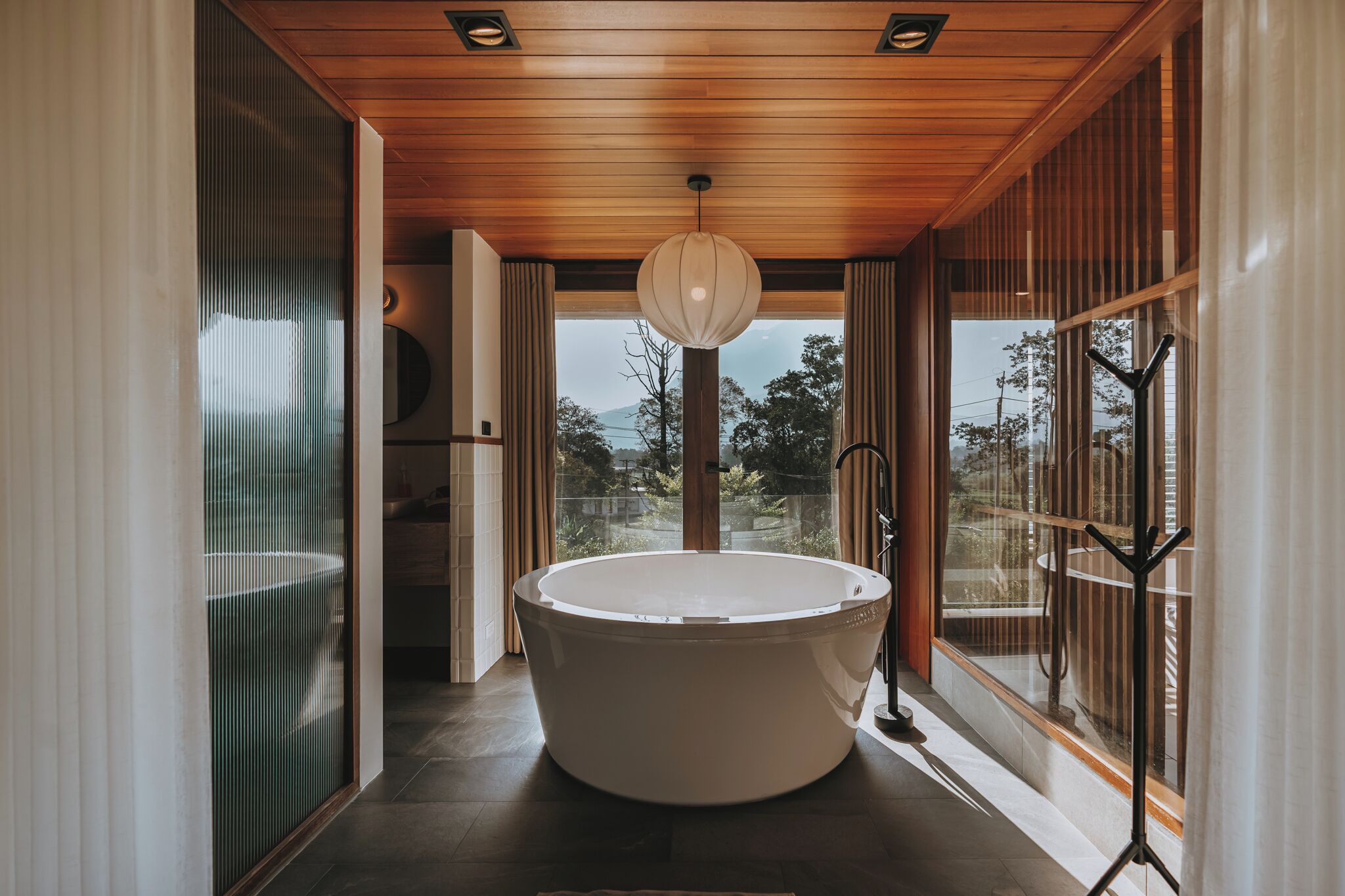 Minibar, individually decorated, individually furnished, desk