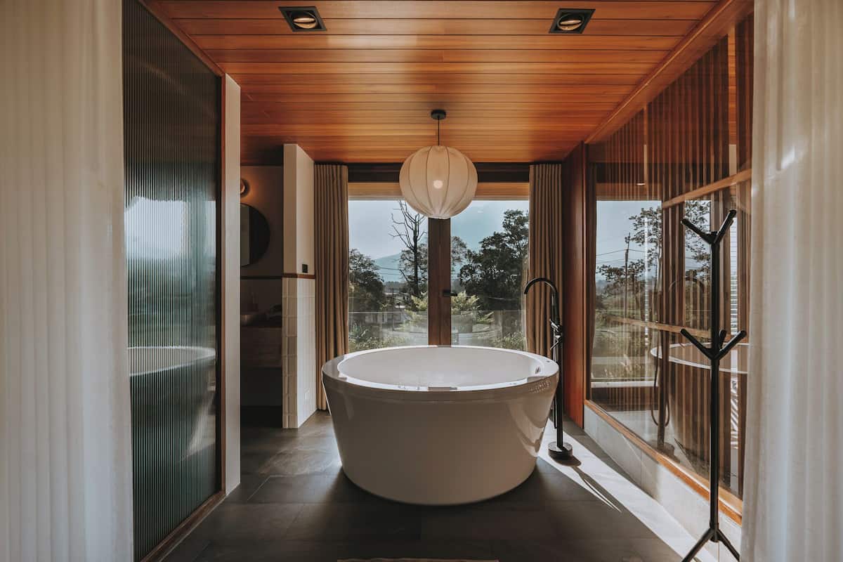 Minibar, individually decorated, individually furnished, desk