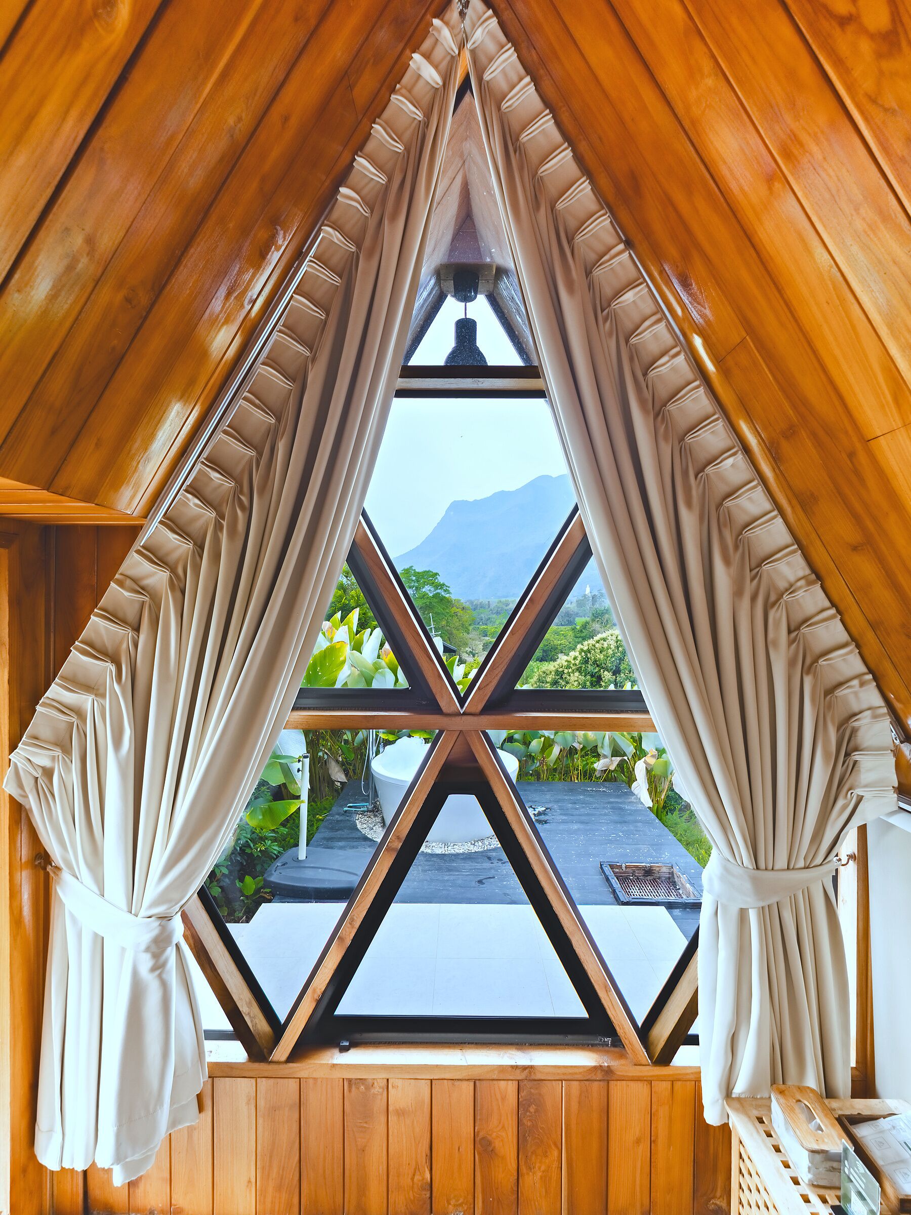Honeymoon H1 | มินิบาร์, ห้องพักตกแต่งอย่างมีเอกลักษณ์, ตกแต่งพิเศษโดยเฉพาะ, โต๊ะทำงาน