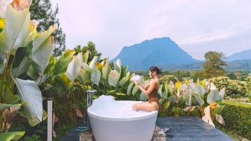 Honeymoon H1 | Deep soaking bathtub