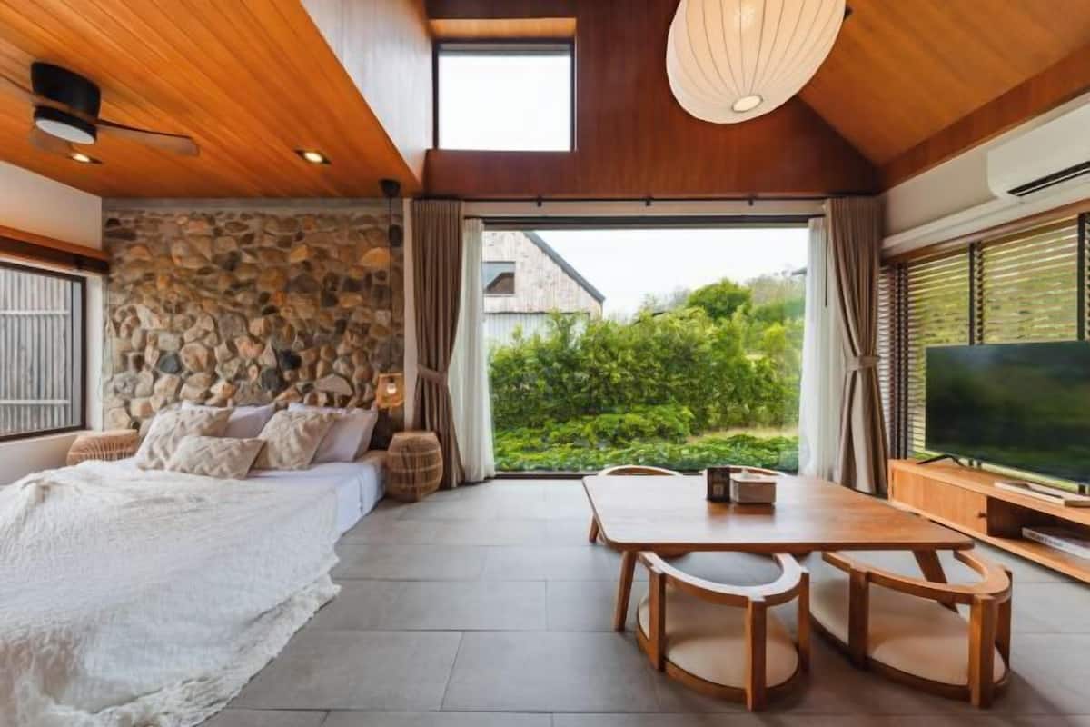 Minibar, individually decorated, individually furnished, desk