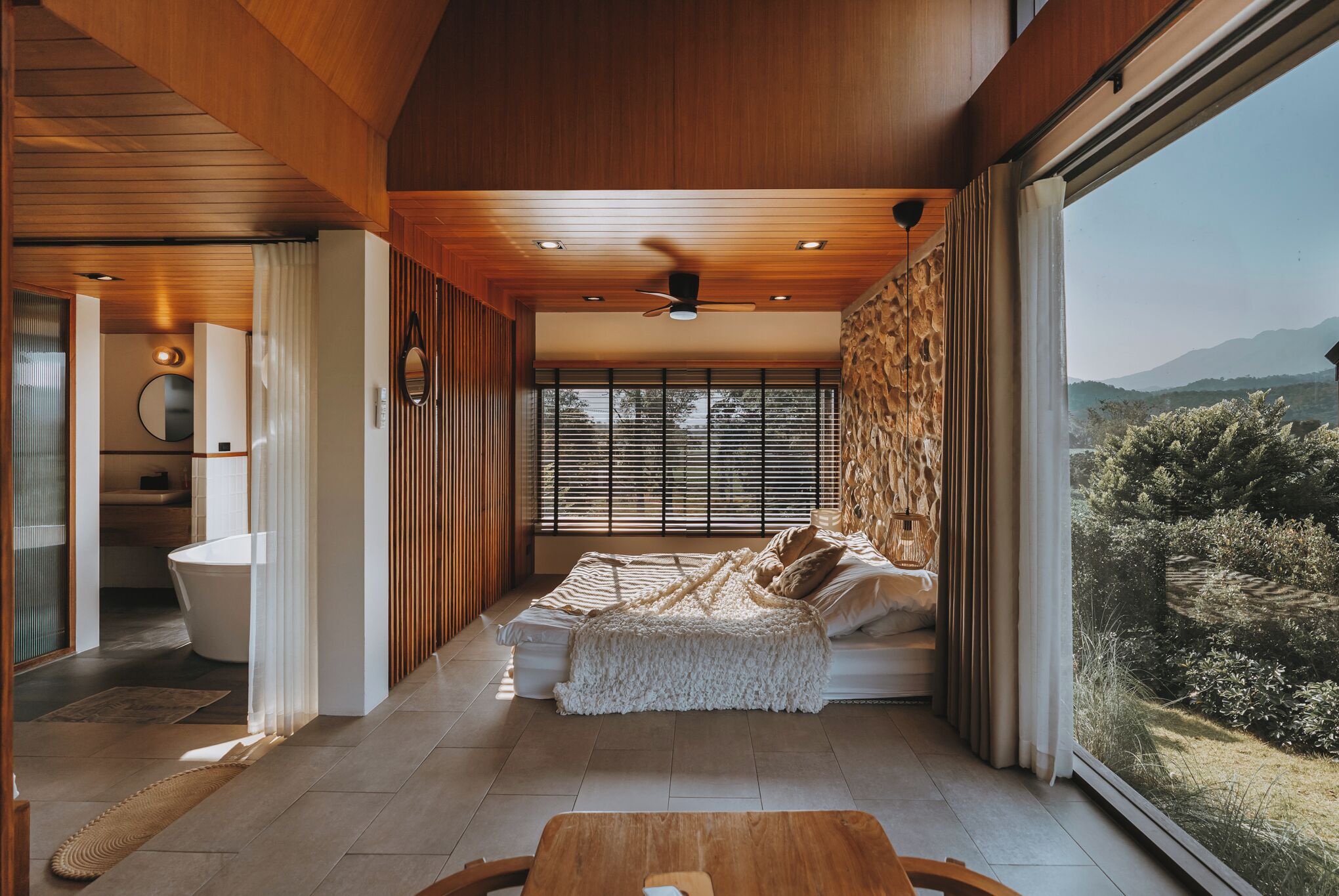 Minibar, individually decorated, individually furnished, desk