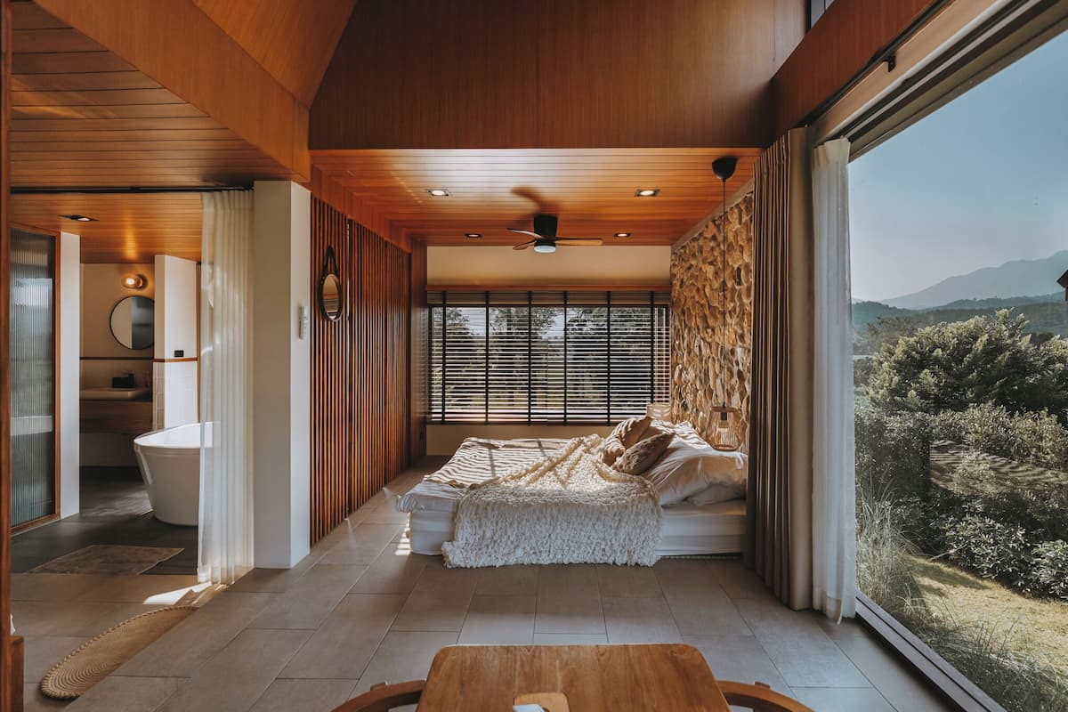 Minibar, individually decorated, individually furnished, desk