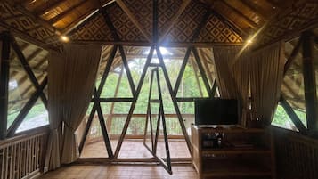 Bangalô família, 2 quartos, sacada, vista para o rio | Terraço/pátio