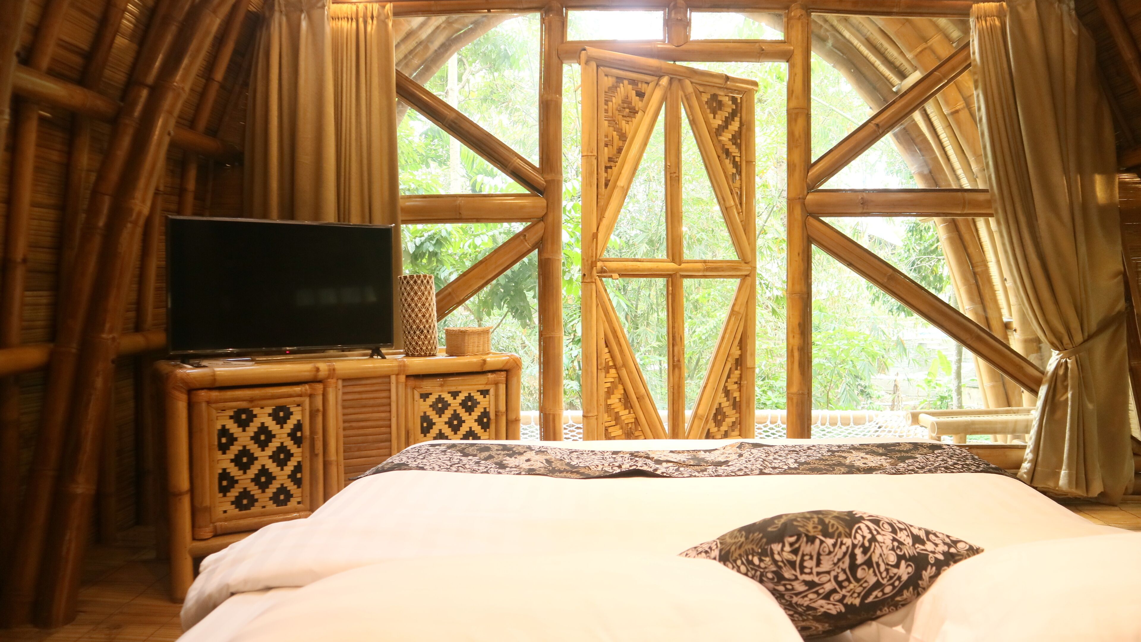 Deluxe Double Room, 1 Bedroom, Balcony, River View | Egyptian cotton sheets, premium bedding, in-room safe, blackout drapes