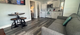 Old Florida Fishing Cottage See The Water From Living Room on Imperial River